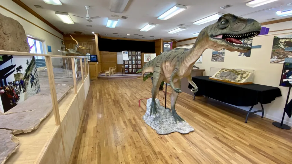 Dinosaur ridge raptor statue
