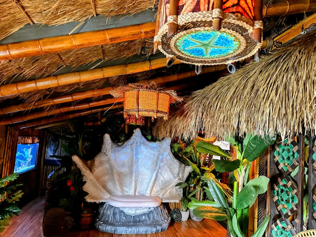 Royal Hawaiian clam throne
