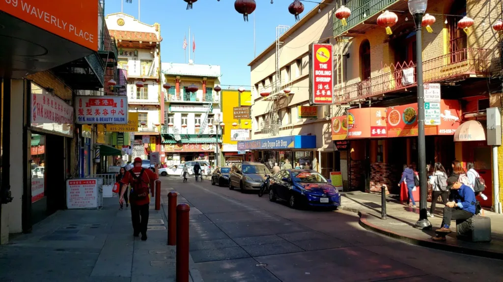 big bus chinatown walking tour shops