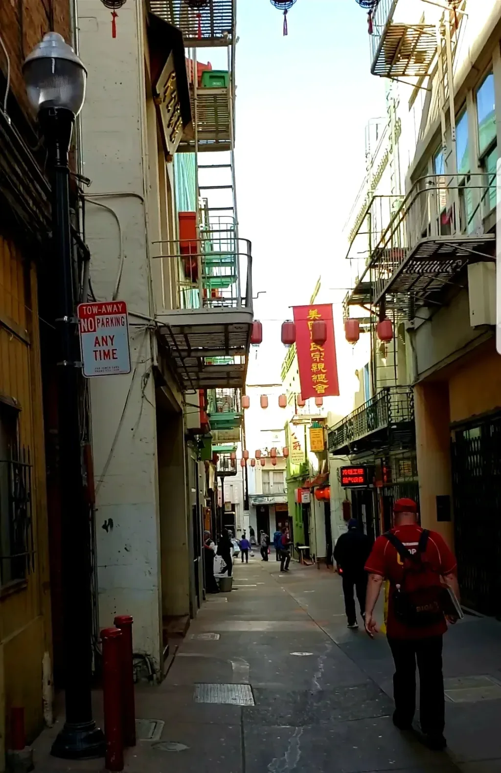 chinatown walking tour san francisco alley