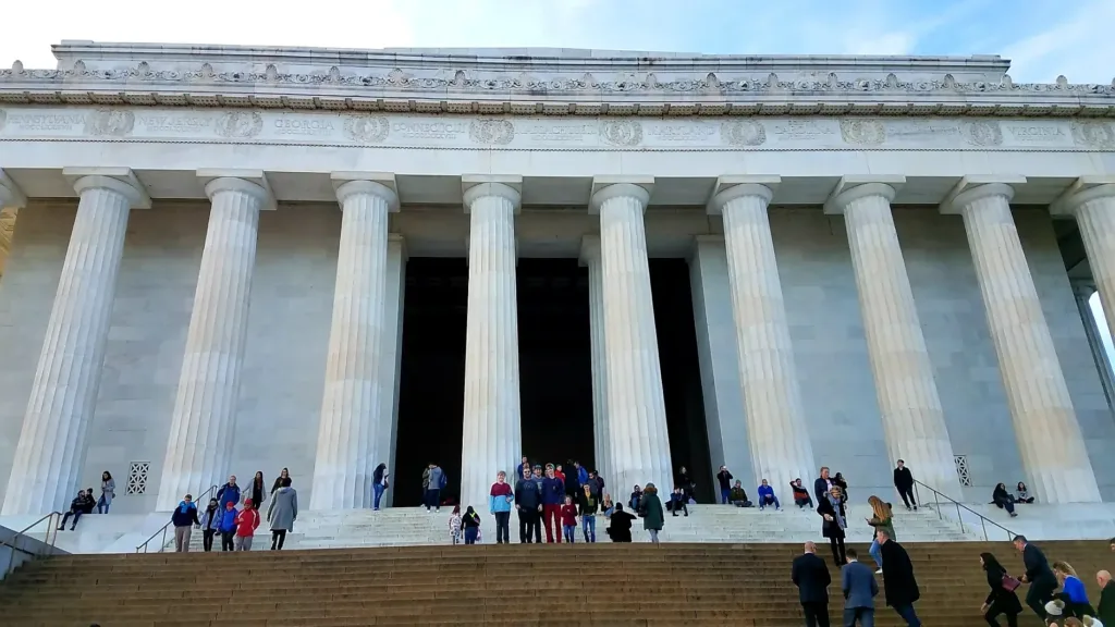 lincoln memorial before tour