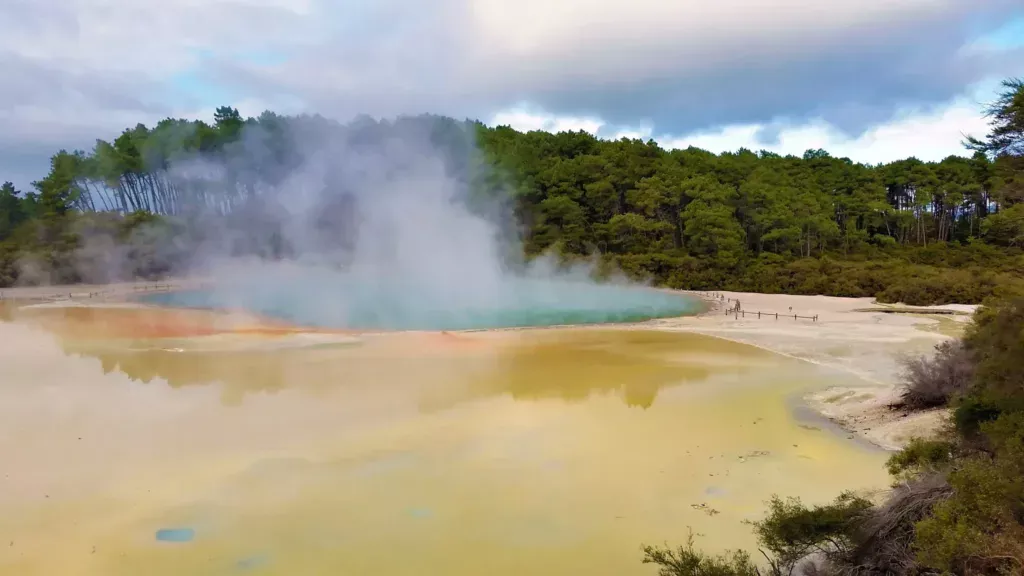 champagne pool forward-wai-o-tapu