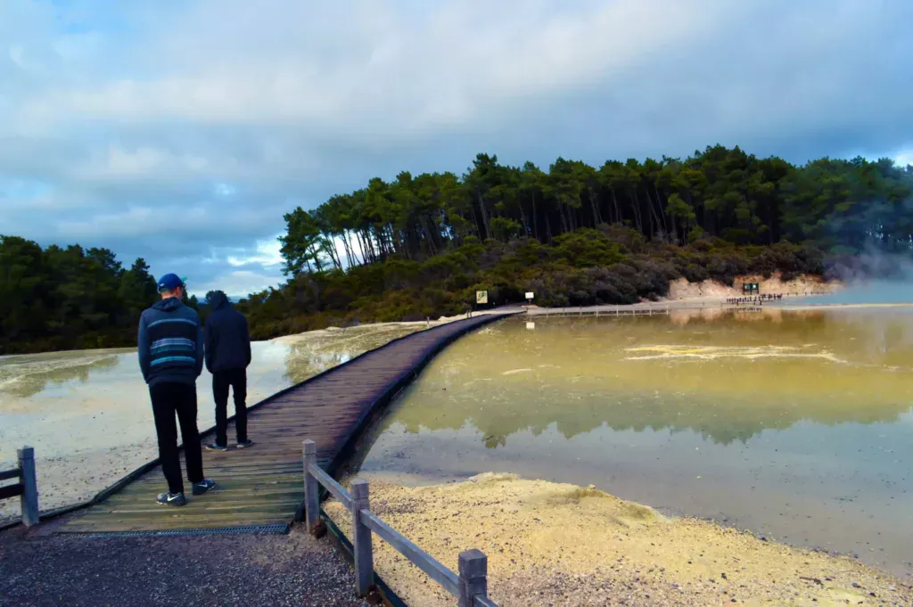 crossing terrace wai-o-tapu