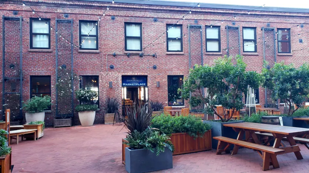 ghirardelli square san francisco outside seating