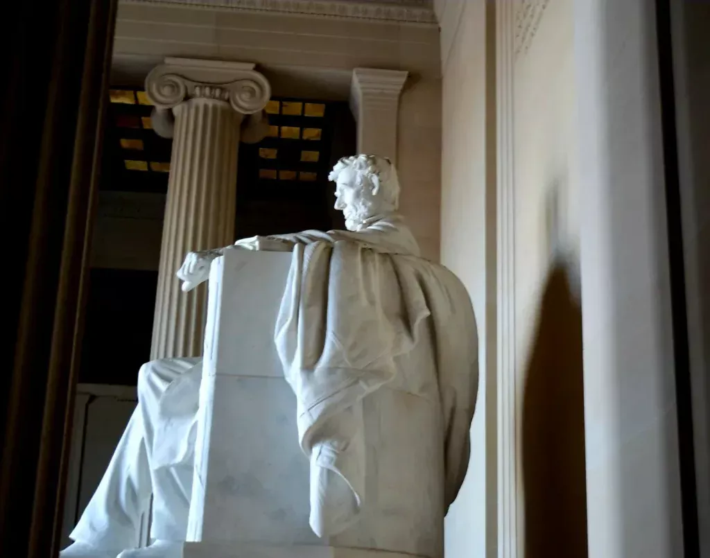 lincoln memorial tour door side