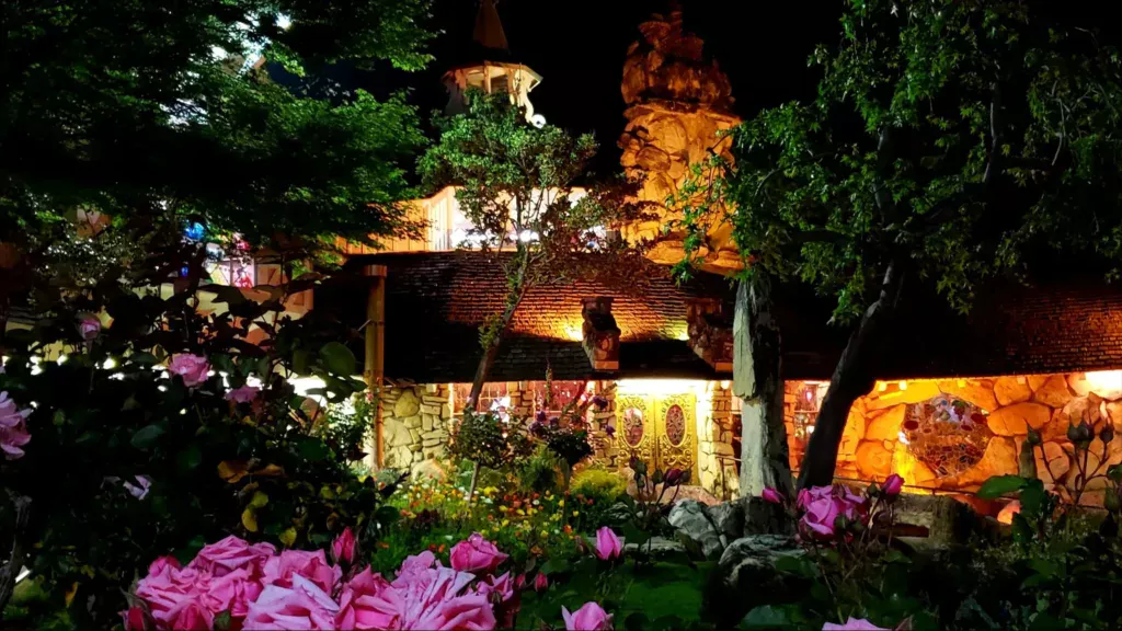 madonna inn night lights