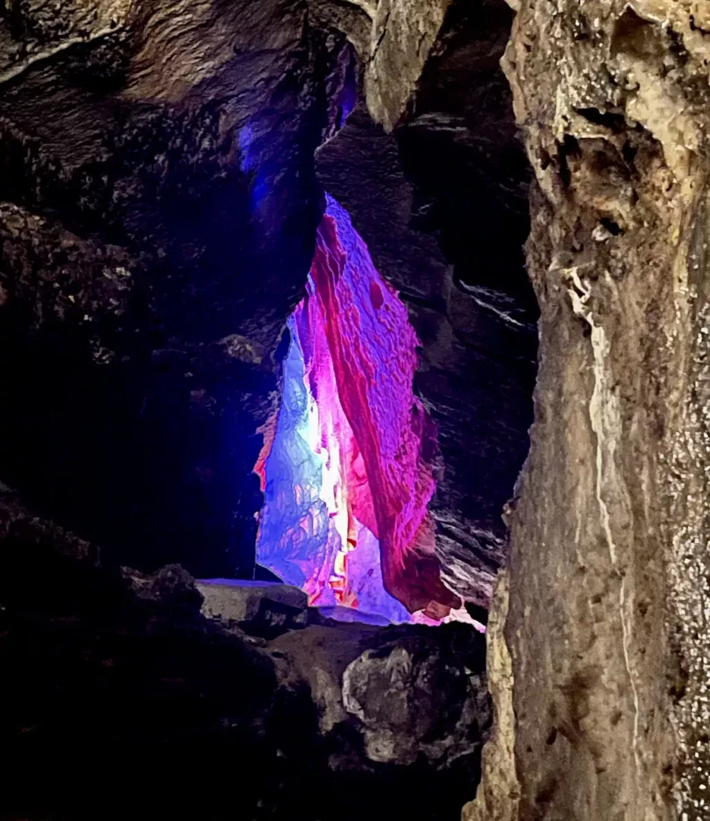 Curtain stalactites